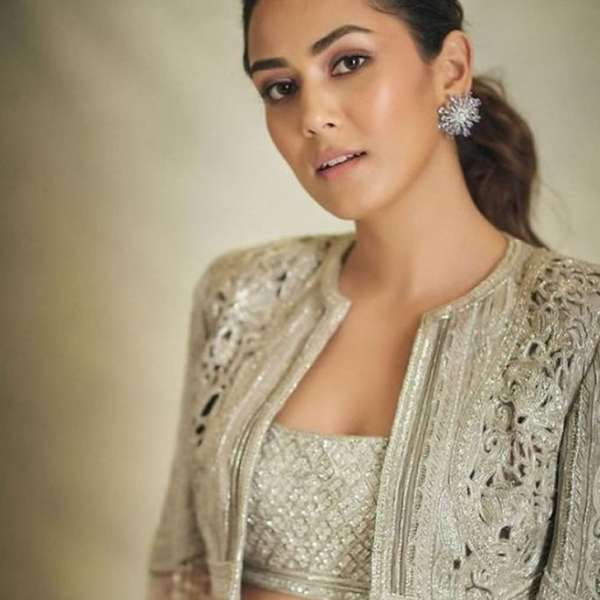 Bollywood Stars rock Pakistani Apparel at Ambani Pre-Wedding