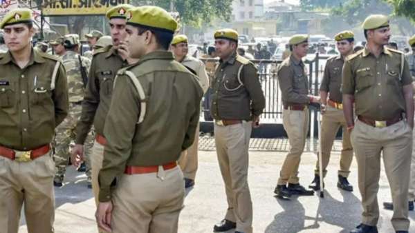 Ghaziabad murder mystery!  Murder, suicide or murder of two people of the same family... Complicated story