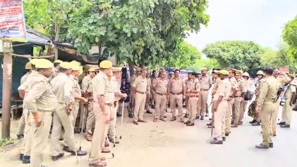 UP: Chaos in Hardoi over Yuvraj Singh murder case, case filed against 230 people including BSP leader