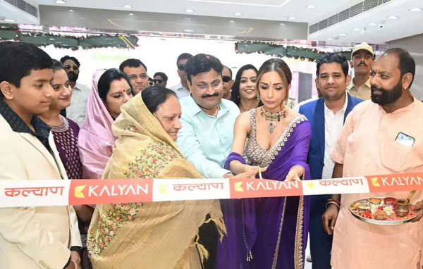 Bollywood actress Malaika Arora inaugurated the jewellery showroom