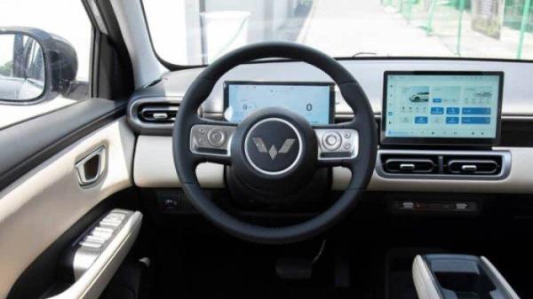 Interior Crossover funky Wuling Bingo.