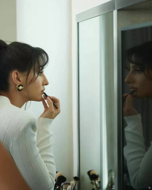 v