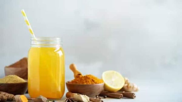 To control obesity, you can drink turmeric water after waking up in the morning. Drinking turmeric water increases the metabolism rate of the body and reduces weight rapidly. It can help you stay fit and solve many problems.