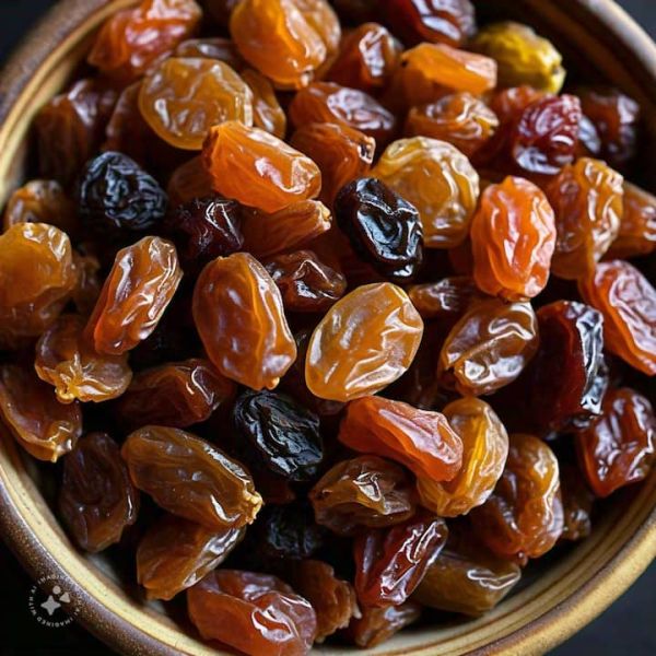 Raisins are rich in nutrients. It contains nutrients like calories, sugar, carbohydrates, fiber, potassium, iron, vitamin C, vitamin B-6, antioxidants, calcium, phosphorus, magnesium, protein, B-complex, copper, which are beneficial for the person.