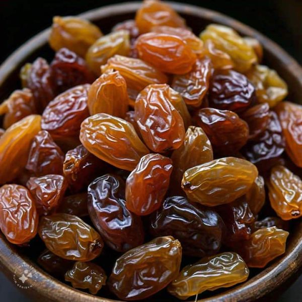 Regarding the benefits of raisins, Ayurveda doctor Phanindra Bhushan Diwan of Zanjeer Champa District Hospital said that many types of vitamins are found in raisins. Consuming which removes the deficiency of iron, hemoglobin and vitamin C in a person's body, he said that the maximum benefit of raisins is obtained by keeping them soaked in water.