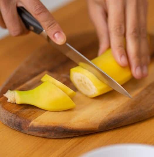 Whether the banana you are buying is ripe naturally or with harmful chemicals like carbide. Therefore, you will have to take water in a vessel and then put banana in it and leave it for some time. If the banana sinks in water then it is likely that it has been ripe naturally but if the banana floats on top of the water then it may be an indication that it has been cooked with carbide or some other chemical.