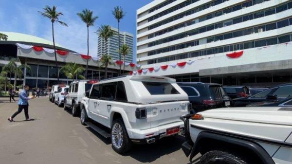 Kendaraan dinas Prabowo Subianto mulai disiapkan menjelang pelantikannya sebagai Presiden terpilih RI. Berbeda dari presiden terdahulu, Prabowo akan memakai mobil bertuliskan 'Garuda' berwarna putih.