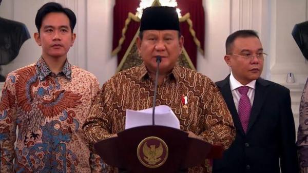 Presiden Prabowo Subianto didampingi Wakil Presiden Gibran Rakabuming Raka mengumumkan Menteri dan Wakil Menteri Kabinet Merah Putih di Istana Merdeka