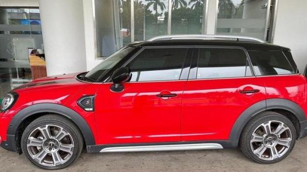 Satu unit Mini Cooper S Countryman F 60 berwarna merah juga ikut disita petugas sebagai barang bukti.