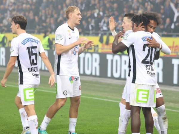 Sturm Graz players celebrate on October 19, 2024