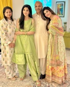 Urwa Hocane and Mawra Hocane with their parents 