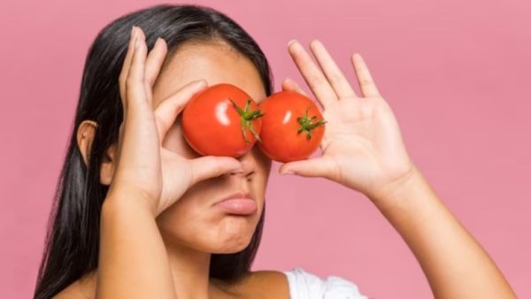 Make your face as soft as butter with a scrub made from tomato: Tomato DIY Scrub