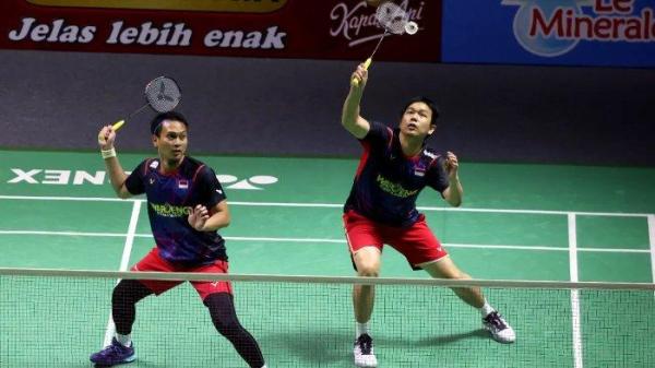 Pasangan Mohammad Ahsan/Hendra Setiawan yang berjuluk The Daddies saat beraksi di babak 16 besar Indonesia Open 2024.