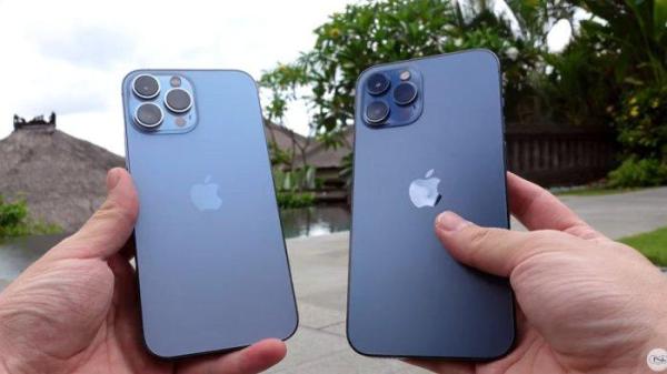 Ilustrasi iPhone 12 Pro Max dan iPhone 13 Pro Max yang nyaris punya desain sama.