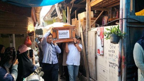 Jenazah korban kebakaran pabrik PT Jati Perkasa Nusantara, Rahmat (45). (1)