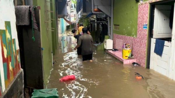 Permukiman warga Kebon Pala, Kampung Melayu yang terendam banjir luapan Kali Ciliwung, Jatinegara, Jakarta Timur, Kamis (30/11/2023). (1)