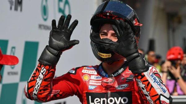 Ekspresi Pecco Bagnaia, pembalap Ducati Lenovo, setelah memenangkan balapan MotoGP Malaysia 2024.