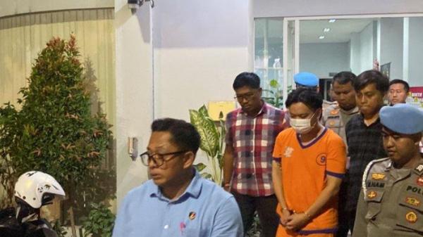 Pelaku, Ivan Sugianto, saat digelandang di Mapolrestabes Surabaya, Kamis (14/11/2024) malam.