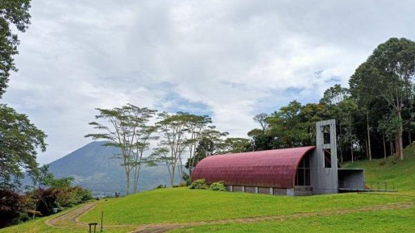 Bukit Doa Kota Tomohon, Sulawesi Utara, saat diabadikan beberapa waktu lalu.