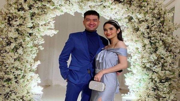 Aktor sekaligus magician Revand Narya tak kuasa membendung tangis mengungkapkan penyebab perceraiannya dengan Faby Marcelia, akui salah terlalu cuek