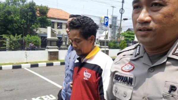 Sopir truk tronton nopol B 9940 JIN, Rouf (44) hendak melakukan pemeriksaan kesehatan di Klinik Bhayangkara Polres Purwakarta, Kamis (14/11/2024).