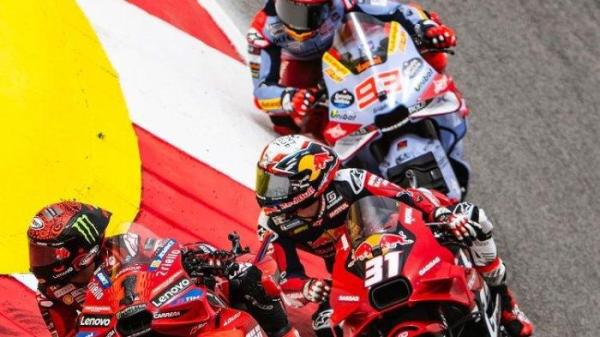 Para pebalap berebut menjadi yang tercepat saat berlaga pada MotoGP Portugal 2024