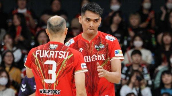 Momen Rivan Nurmulki saat pertandingan Wolfdogs Nagoya menghadapi Osaka Bluteon di Panasonic Arena, Minggu (27/10/2024) di lanjutan Liga Voli Jepang 2024/2025.