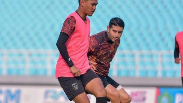 Pemain Persela menjalani official training, Kamis (14/11/2024) jelang menghadapi tuan rumah Deltras FC di Stadion GDS, Jumat (15/11/2024) besok sore.