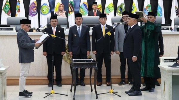 CAPTION: Anggota DPRD Provinsi Jawa Barat, Syahrir di Kota Bandung