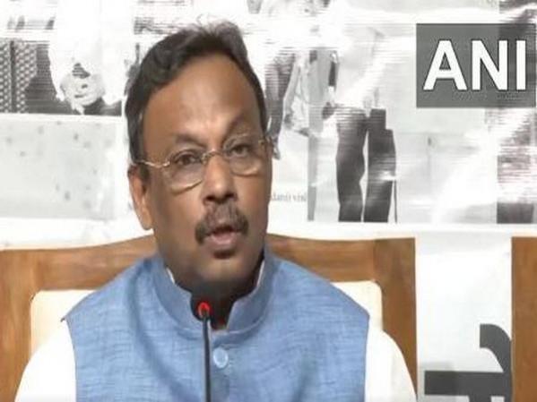 BJP National General Secretary Vinod Tawde was reportedly caught 'red-handed' by the Bahujan Vikas Aghadi (BVA) workers leaders. BVA President Hitendra V. Thakur