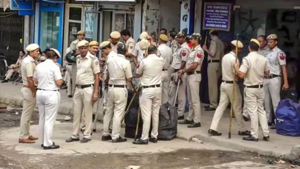 Murder of wife, attack on son with knife… attempted suicide, story of Delhi's eccentric husband
