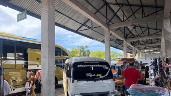 Suasana di Area Terminal Malalayang Tipe A Kota Manado Sulawesi Utara, Sabtu (21/12/2024).