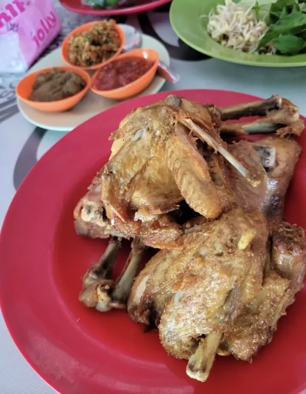 5 Ayam Goreng Legendaris di Solo yang Lezat Tiada Dua