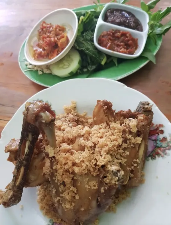 5 Ayam Goreng Legendaris di Solo yang Lezat Tiada Dua