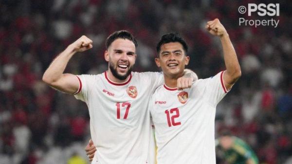 Dua pemain Timnas Indonesia Calvin Verdonk dan Pratama Arhan.