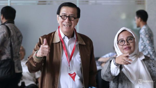 Anggota DPR dari Fraksi PDI Perjuangan Yasonna H Laoly tiba untuk menjalani pemeriksaan di Gedung KPK, Jakarta, Rabu (18/12/2024). Mantan Menteri Hukum dan Hak Asasi Manusia (Menkumham) tersebut diperiksa KPK sebagai saksi kasus dugaan suap pergantian antarwaktu (PAW) anggota DPR yang menjerat buronan Harun Masiku. TRIBUNNEWS/IRWAN RISMAWAN