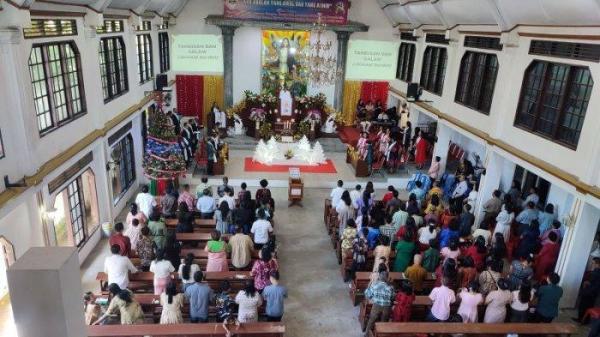 Ibadah Natal pertama GMIM Torsina, Manado, Sulawesi Utara, dijaga umat Islam, Rabu (25/12/2024).