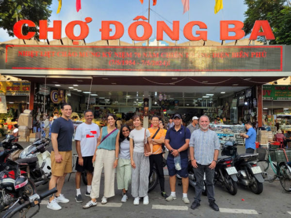 Tourists vising a local market for food in Hue. Photo courtesy of Du Lich Viet