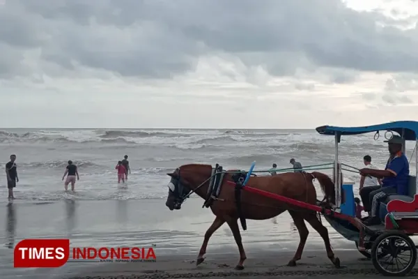 Kepadatan-pengunjung-Pantai-Parangtritis.jpg