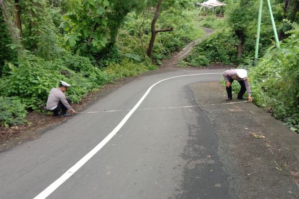 Jalur Tigawasa, Bali, yang dilewati satu keluarga asal Yogyakarta hingga menyebabkan kecelakaan tunggal dan merenggut nyawa sang ibu.