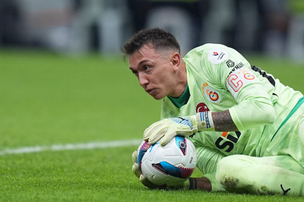 Muslera to end 13-year Galatasaray career, returning to Uruguay