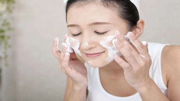 Oily Skin Care in Winter-What is the cleansing routine for oily skin?
