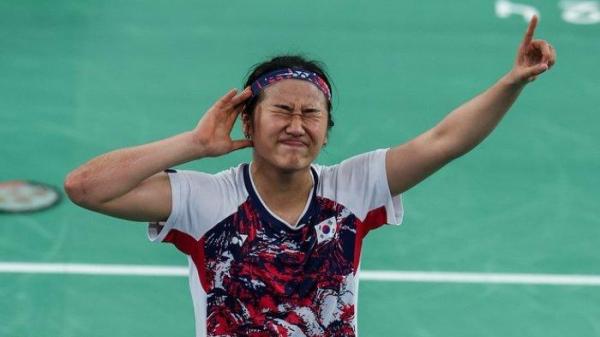 Ekspresi tunggal putri no 1 dunia, An Se-young (Korea) saat merayakan kemenangannya atas Akane Yamaguchi (Jepang) di perempat final Olimpiade Paris 2024.