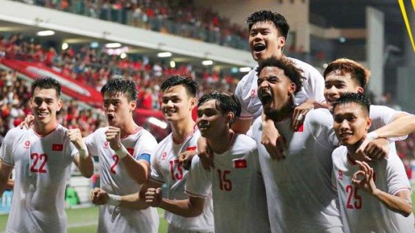 Aksi selebrasi pemain Vietnam saat melawan Singapura pada laga semifinal Piala AFF 2024, Kamis (26/12/2024) malam WIB.