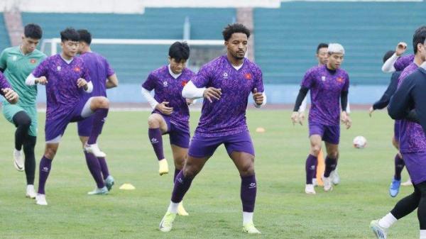 Pemain naturalisasi asal Brasil Nguyen Xuan Son dalam sesi latihan Timnas Vietnam pada turnamen Piala AFF 2024.