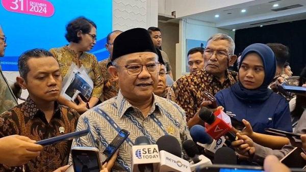 Menteri Pendidikan Dasar dan Menengah Abdul Mu'ti usai Taklimat Media Kemendikdasmen di Kantor Kemendikbudristek, Senayan, Jakarta, Selasa (31/12/2024).