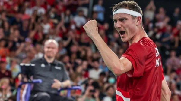 Tunggal putra no 1 dunia asal Denmark, Viktor Axelsen ketika melakukan selebrasi saat mentas di Olimpiade Paris 2024.