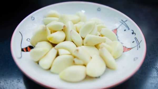 benefits of eating raw garlic 1736137315780 1