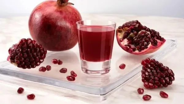 Pomegranate Juice with fresh pomegranate and seeds