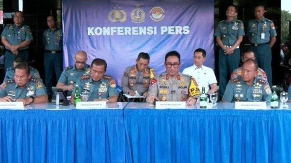 Konferensi pers penembakan bos rental mobil di Rest Area KM 45 Tol Merak-Tangerang, Senin (6/1/2025).


Artikel ini telah tayang di TribunJakarta.com dengan judul Penolakan Pendampingan Berujung Bos Rental Ditembak, Kapolda Sebut Kesalahan Anggota Piket Polsek, https://jakarta.tribunnews.com/2025/01/06/penolakan-pendampingan-berujung-bos-rental-ditembak-kapolda-sebut-kesalahan-anggota-piket-polsek.